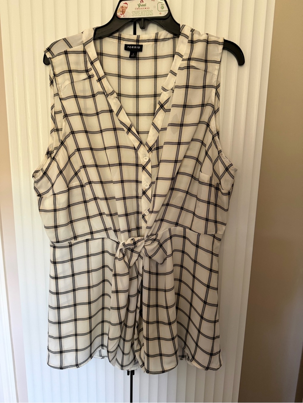 Torrid Black, Tan & White Plaid Tie-Front Sleeveless Blouse size 2